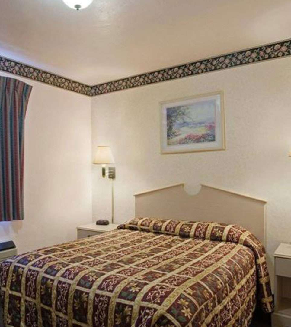 Affordable Hotel Guest Rooms Santa Cruz Ca Riverside Inn