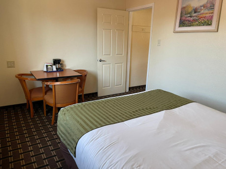 Welcome To Riverside Inn & Suites - 2 Queen Suite - Room 2