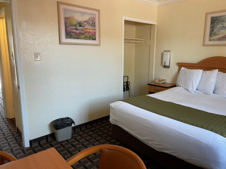 Welcome To Riverside Inn & Suites - 2 Queen Suite - Room 2