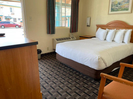 Welcome To Riverside Inn & Suites - 2 Queen Suite - Room 1
