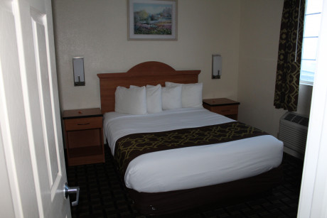 3 Queen Suite with Kitchenette - 2nd Bedroom