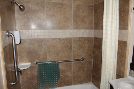 1 King 1 Queen Suite with Kitchenette - Bathroom Shower/Tub