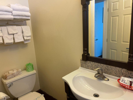 Welcome To Riverside Inn & Suites - 3 Queen Suite - Bathroom