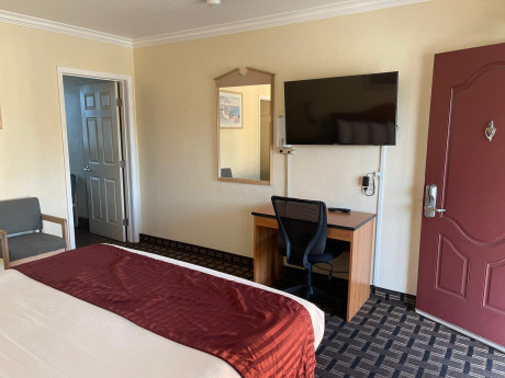 Welcome To Riverside Inn & Suites - King Room With Kitchenette