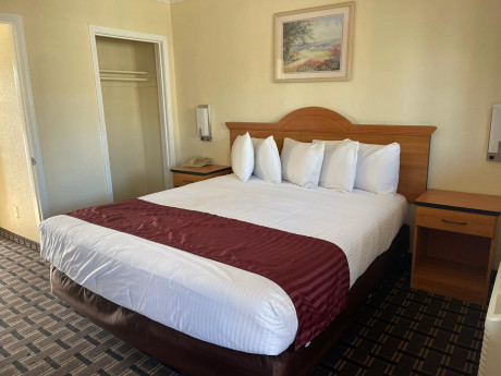 Welcome To Riverside Inn & Suites - King & Queen Suite - King Room