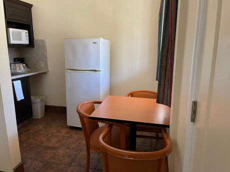 Welcome To Riverside Inn & Suites - King & Queen Suite - Kitchenette
