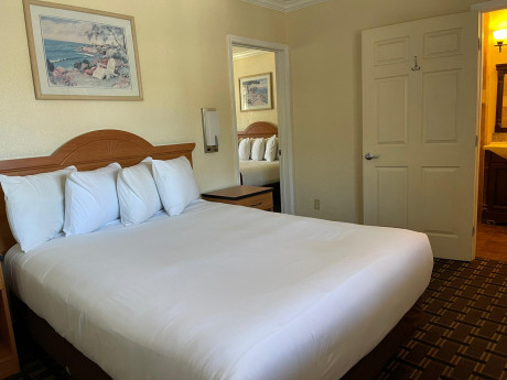 Welcome To Riverside Inn & Suites - King & Queen Suite - Queen Room