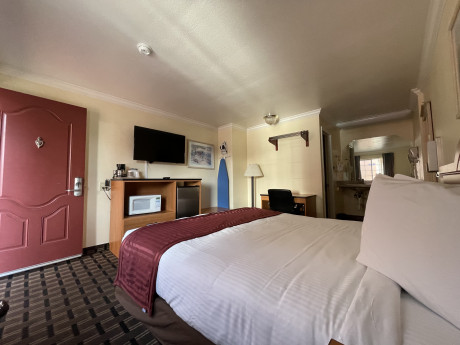 Welcome To Riverside Inn & Suites - King Room 