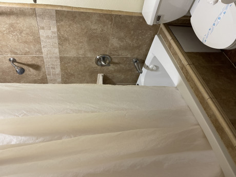 Welcome To Riverside Inn & Suites - King Room Bathroom