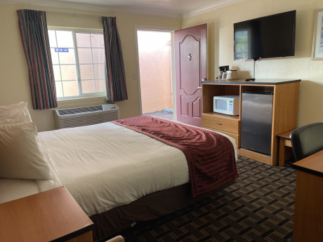 Welcome To Riverside Inn & Suites - King Room 