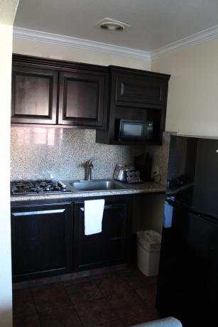 3 Queen Suite with Kitchenette - Kitchenette (Kitchenware Not Included)