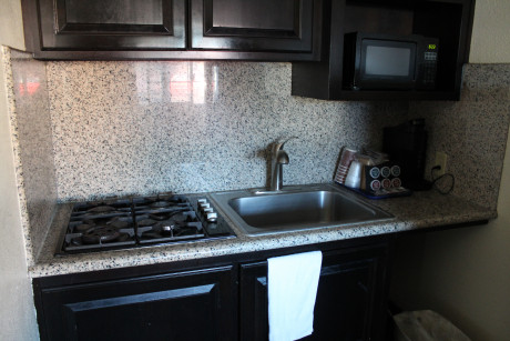 3 Queen Suite with Kitchenette - Kitchenette (Kitchenware Not Included)