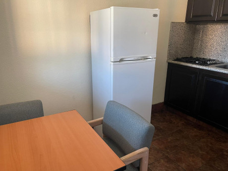 Welcome To Riverside Inn & Suites - 3 Queen Suite - Kitchenette / Dinning