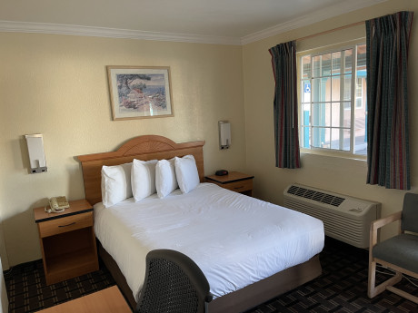 Welcome To Riverside Inn & Suites - Standard Queen