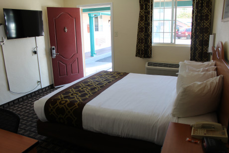 King Kitchenette Room Courtyard View