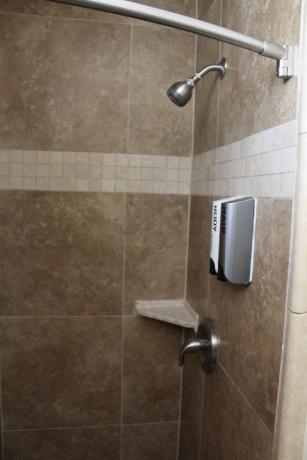 King Kitchenette - Bathroom Shower